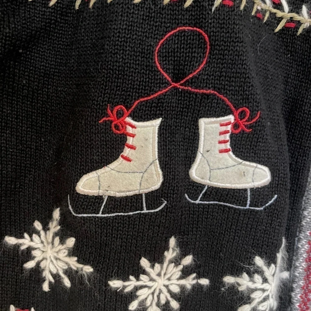 Vintage Christmas Sweater Holiday Lodge Size Large Deer Snowflakes Ice Skates